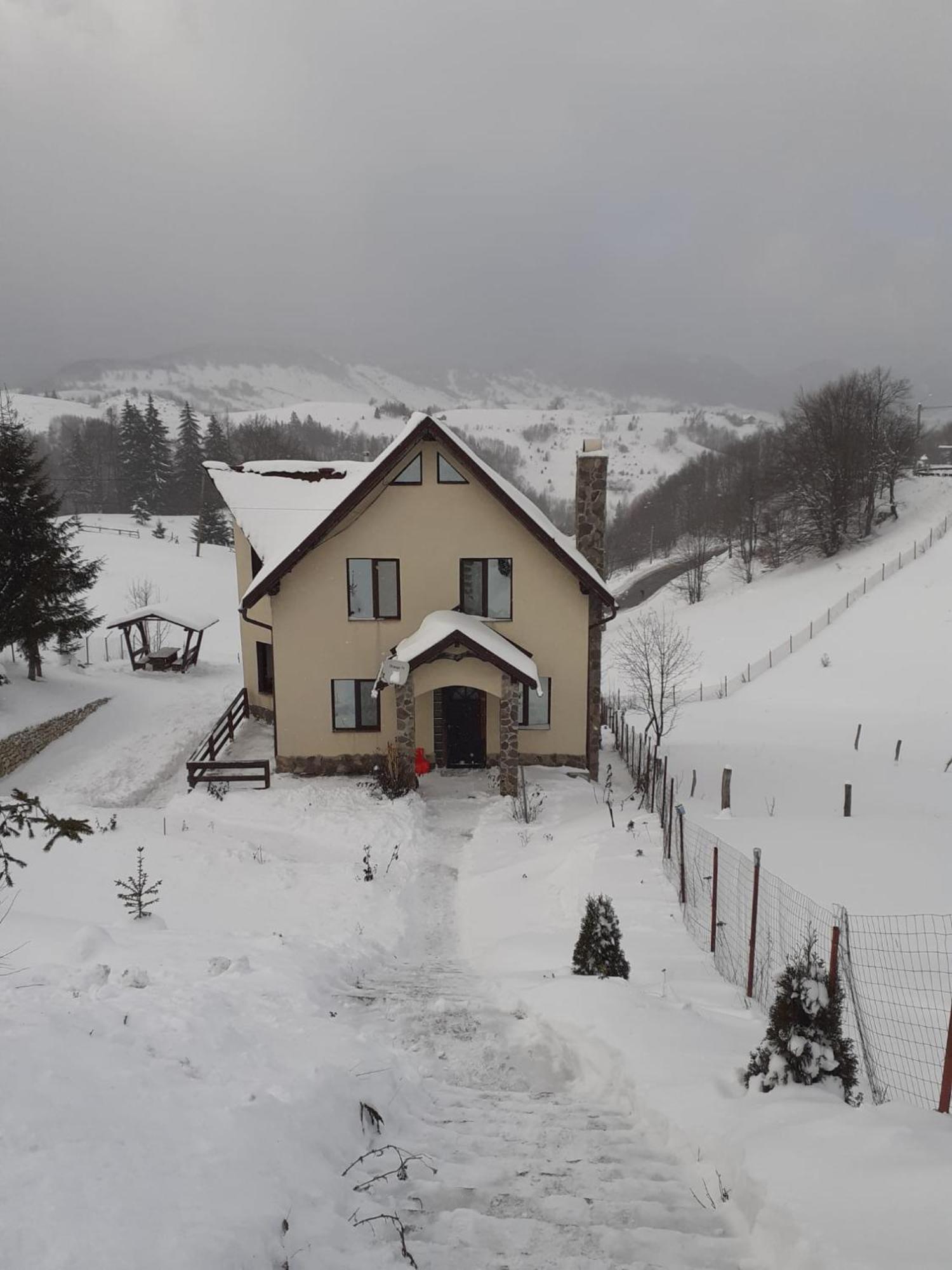 La Kaifas Villa Fundata Luaran gambar